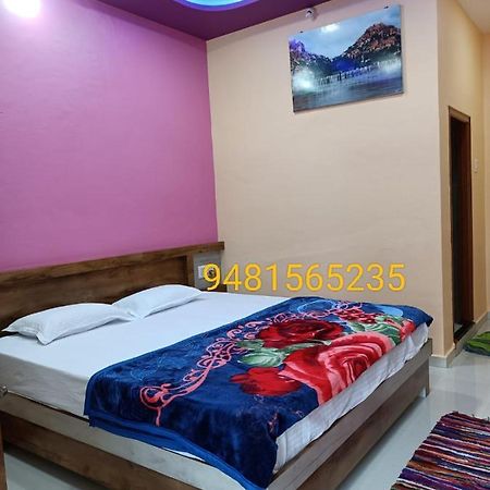 Abhi Homestay 亨比 外观 照片