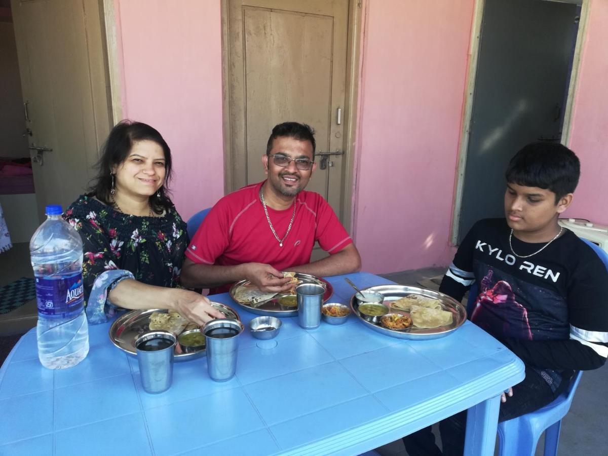 Abhi Homestay 亨比 外观 照片