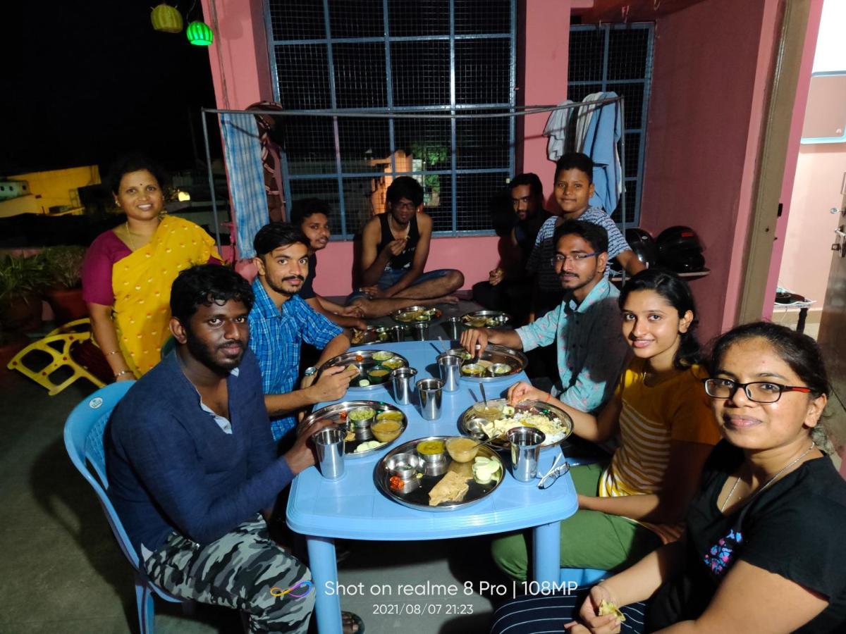 Abhi Homestay 亨比 外观 照片