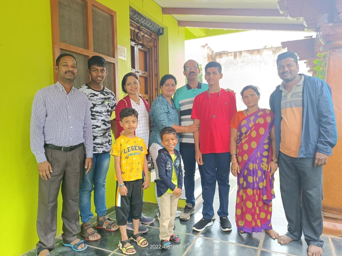 Abhi Homestay 亨比 外观 照片