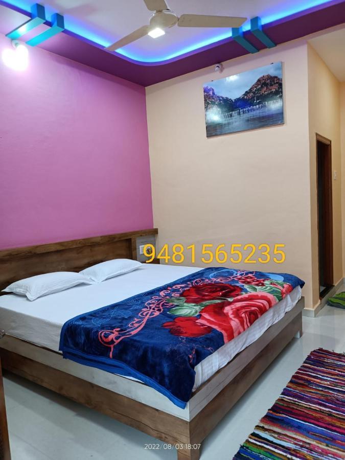 Abhi Homestay 亨比 外观 照片