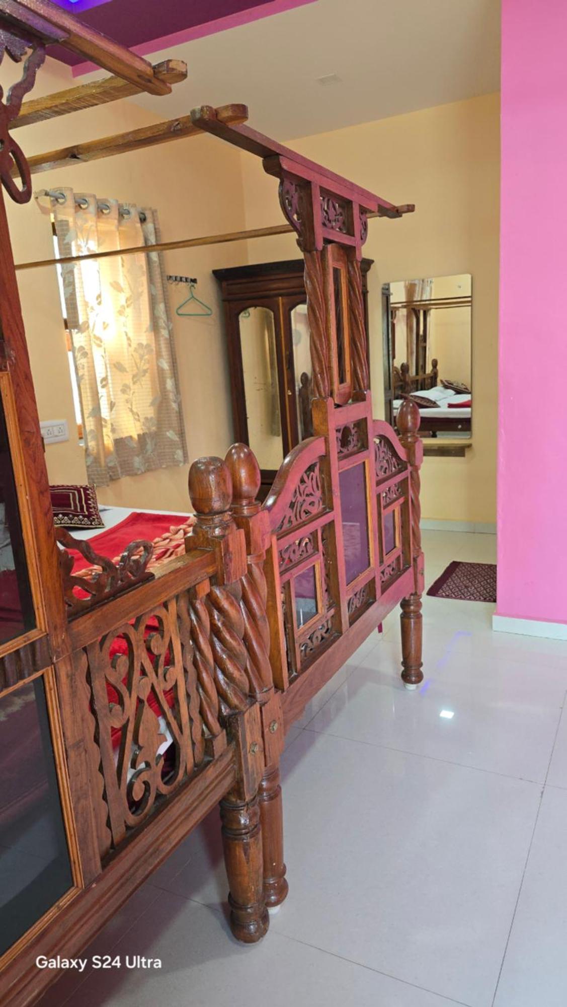 Abhi Homestay 亨比 外观 照片