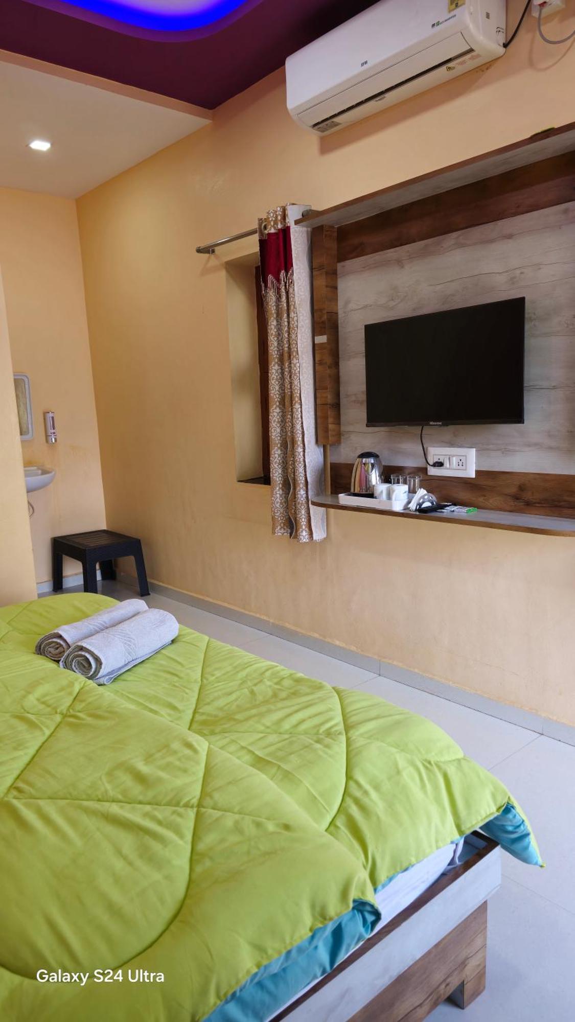 Abhi Homestay 亨比 外观 照片