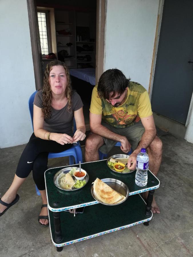 Abhi Homestay 亨比 外观 照片